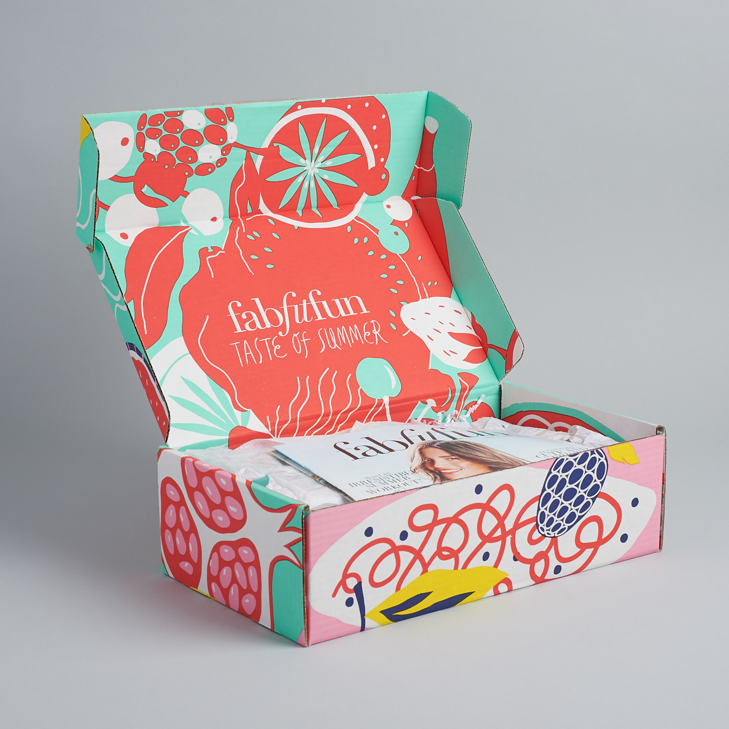 An open "Taste of Summer" edition box from FabFitFun brand. Source: Ayumi Takahashi.