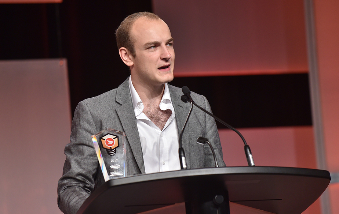 Paul Braicovich, directeur des finances à l’entreprise Cook it, a accepté le prix de l’Entreprise point-com de l’année (petite entreprise).