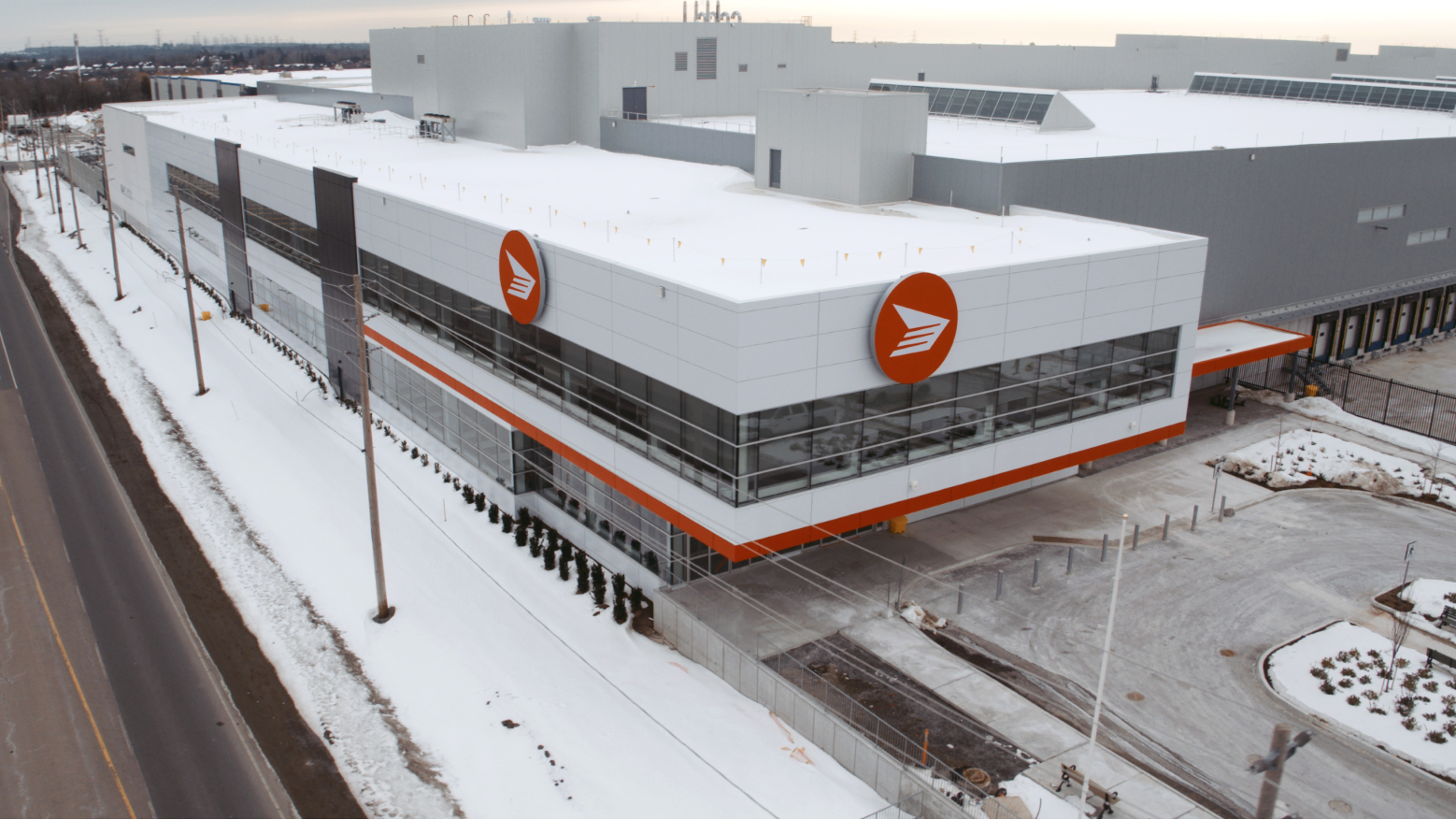 Une vue aérienne du Centre de traitement Albert-Jackson en hiver.