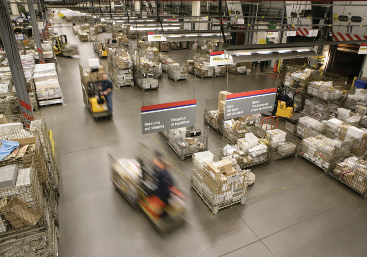 Une installation de traitement du courrier de Postes Canada.