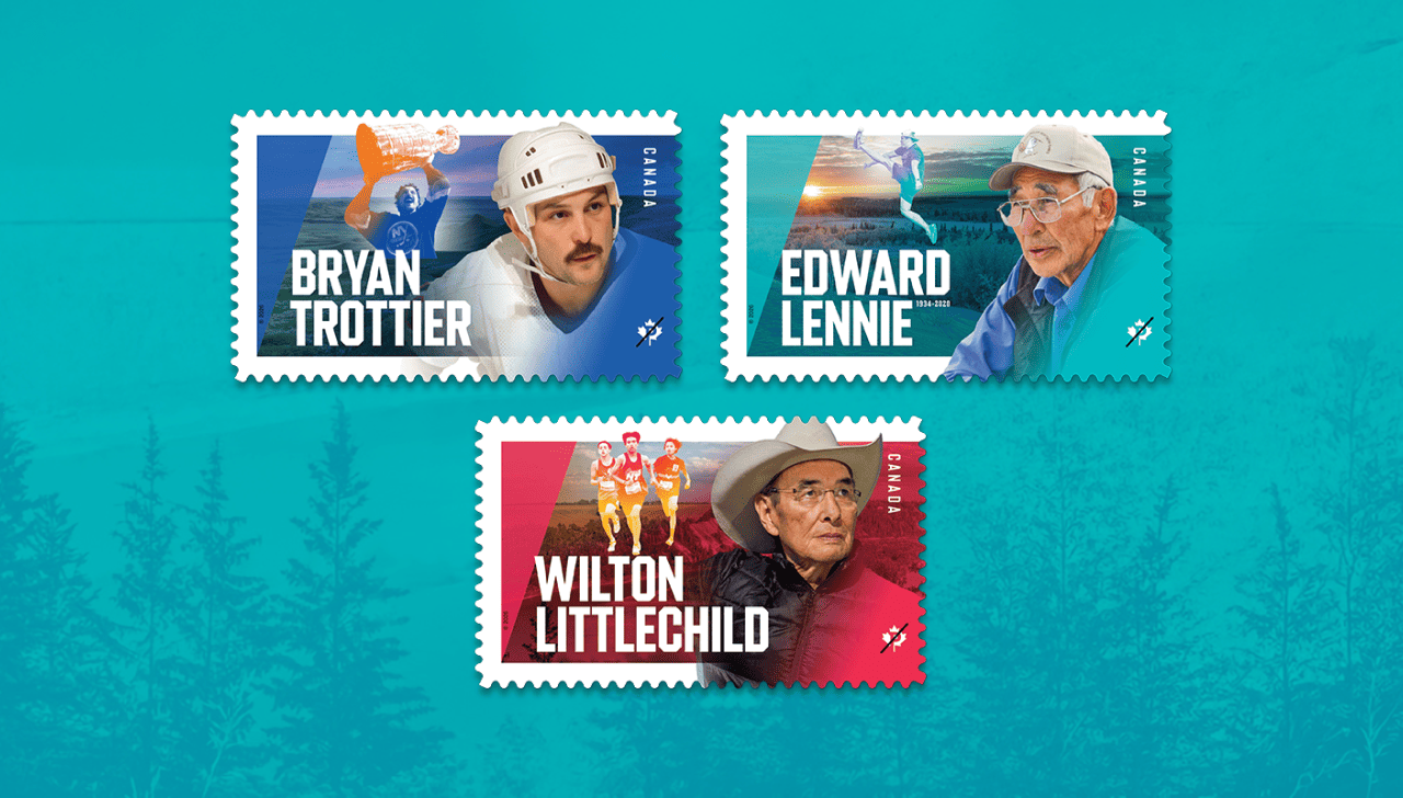 Les trois timbres de la série Leaders autochtones sur fond sarcelle avec les portraits de Bryan Trottier, Edward Lennie et Wilton Littlechild, dans des blocs bleus, sarcelle et rouges.