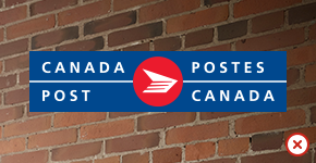 Logo de Postes Canada sur un arrière-plan de mur à briques